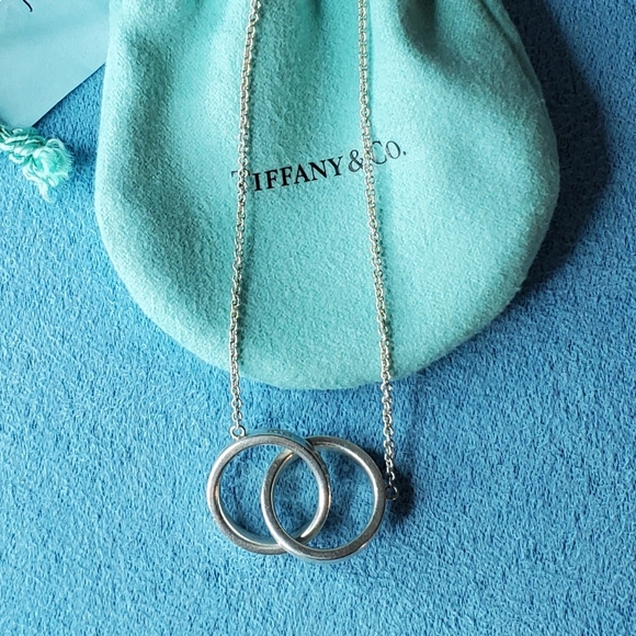 SOLD Interlocking Circles Necklace - Picture 8 of 11